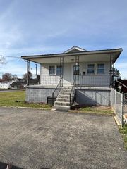 216 Duncan Ave, Oak Hill, WV 25901