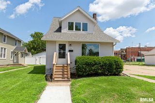 2417 Pershing Blvd, Clinton, IA 52732