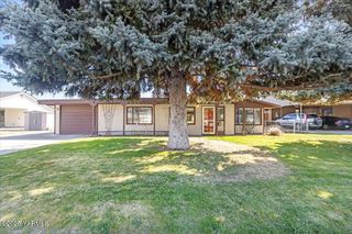 211 N  63rd Ave, Yakima, WA 98908