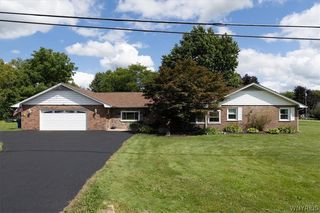 5783 Joanne Dr, Sanborn, NY 14132
