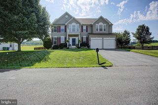 2932 Constellation Dr, Chambersburg, PA 17202