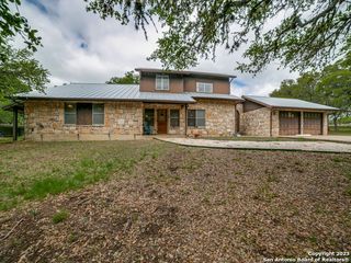 103 Diamond J Rd S, Pipe Creek, TX 78063
