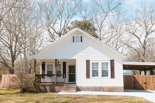 3021 Smith Dr, Gautier, MS 39553