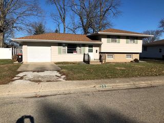303 Williams St, Henry, IL 61537