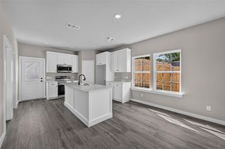 2211 Brookes St, Fort Worth, TX 76105