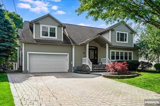 254 Hoppers Ln, Paramus, NJ 07652
