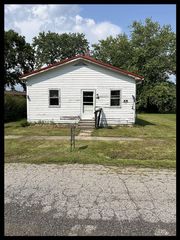 209 E  Front St, Bucklin, MO 64631