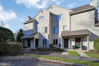 311 Woodlake Dr, Marlton, NJ 08053