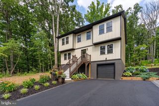 448 Cedar Ln, Bluemont, VA 20135