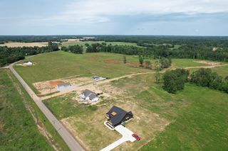 2 Beartown Rd, Loretto, TN 38469