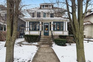 608 S  Elmwood Ave, Oak Park, IL 60304
