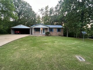 169 Vickie Lee Dr, Camden, TN 38320