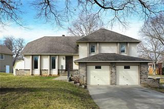 10900 W  49th Ter, Shawnee, KS 66203