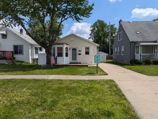 3324 Buckingham Ave, Berkley, MI 48072