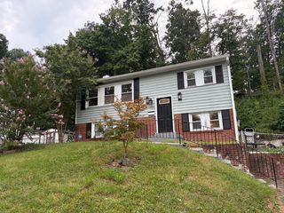 13430 Pinetree Dr, Woodbridge, VA 22191
