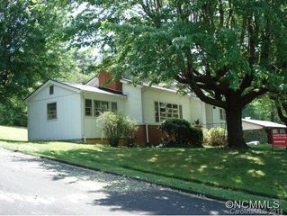 15 Chestnut St, Weaverville, NC 28787