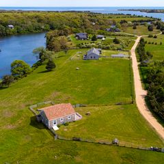 104 Pond View Farm Rd, West Tisbury, MA 02575
