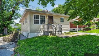 1225 Lakeview Ave, Saint Louis, MO 63138