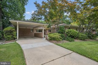7016 Hopewood St, Bethesda, MD 20817