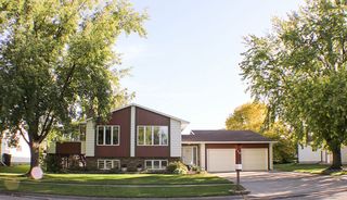 110 W  16th St, Grafton, ND 58237
