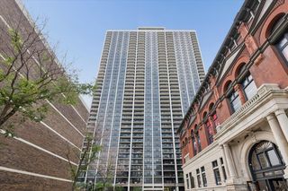 1560 N  Sandburg Ter #2008, Chicago, IL 60610