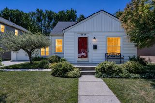 21824 Elizabeth St, Saint Clair Shores, MI 48080