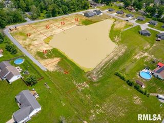 18 Joy Ln, Johnston City, IL 62951