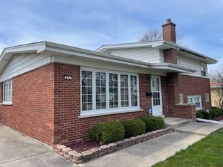 232 Roberta Ln, Chicago Heights, IL 60411