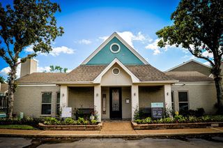 10751 Meadowglen Ln #101, Houston, TX 77042