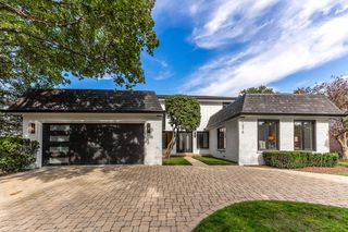 1075 Heather Rd, Deerfield, IL 60015