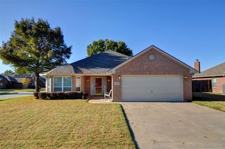 301 Mary Kay Ct, Burleson, TX 76028