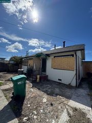 9525 Peach St, Oakland, CA 94603