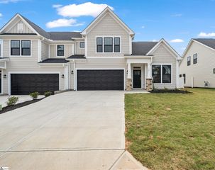 38 Carriage Run Dr, Simpsonville, SC 29681