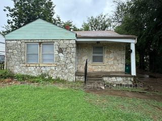 1904 NE 25th St, Moore, OK 73111