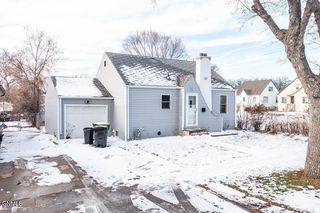 722 N  11th St, Bismarck, ND 58501