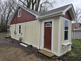521 Charlotte Ave, Crystal Lake, IL 60014