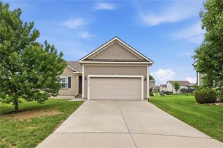 23706 W  88th Ter, Lenexa, KS 66227