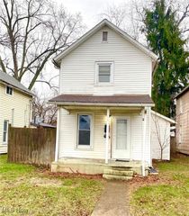 522 S  10th St, Coshocton, OH 43812