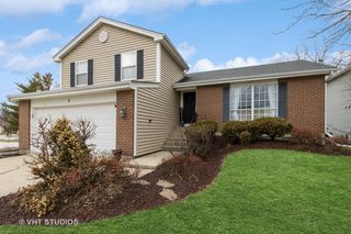 2 Ironwood Ct, Streamwood, IL 60107