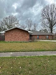 2840 Cavalier Dr, Baton Rouge, LA 70816