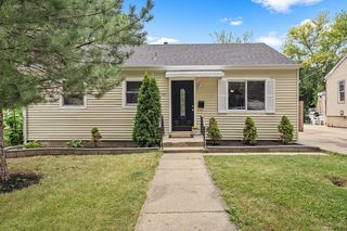 1131 E  Galena Blvd, Aurora, IL 60505