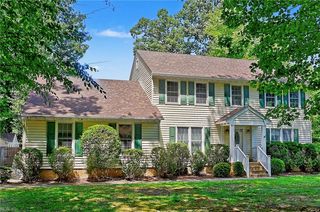 925 Oxford Dr, Virginia Beach, VA 23452