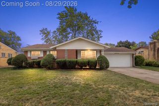 8860 Kidley Dr, Sterling Heights, MI 48314