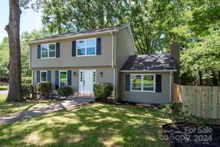2201 Knickerbocker Dr, Charlotte, NC 28212