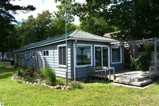 117 Warren Ave, East Tawas, MI 48730