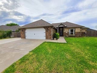 1203 Alma Dr, Elgin, OK 73538