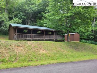 544 Paradise Valley Rd, Zionville, NC 28698