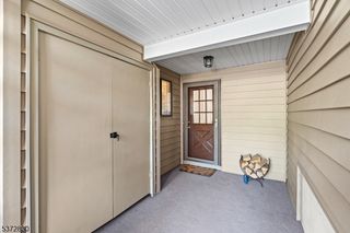 19 Crossway, Clinton, NJ 08809