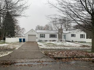1134 Woodlawn Ave, Grand Haven, MI 49417