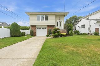 6 N Park Drive, Massapequa, NY 11758